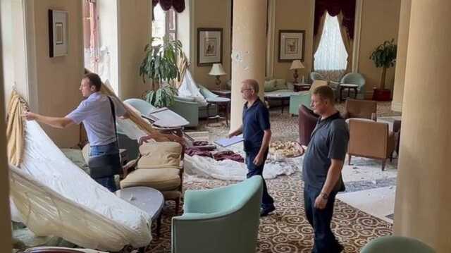 У мережі назвали кількість жертв обстрілу готелю Donbass Palace та показали фото наслідків