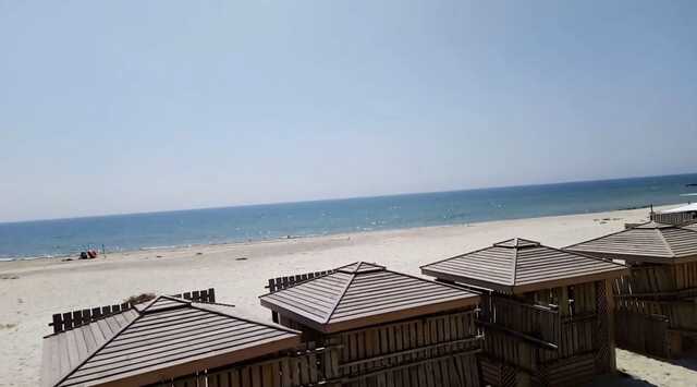 Залізний Порт на Херсонщині через війну перетворився на "курорт-привид": пляжі порожні