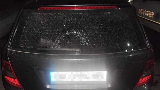 В Квасилове возле магазина обстреляли автомобиль