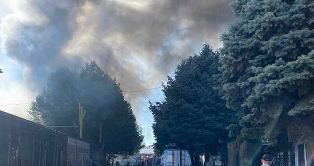 У російському Єйську горять два склади