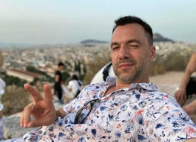 Арестович: "Взрывы на контролируемых Россией территориях – это первые ласточки"