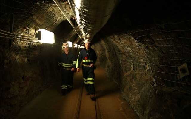 Хотел ограбить банк: в Риме 8 часов спасали застрявшего в тоннеле мужчину