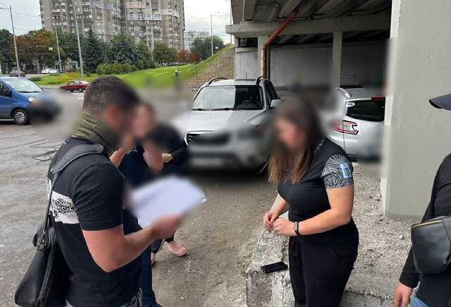 У Києві жінка за завданням ФСБ фотографувала військову частину