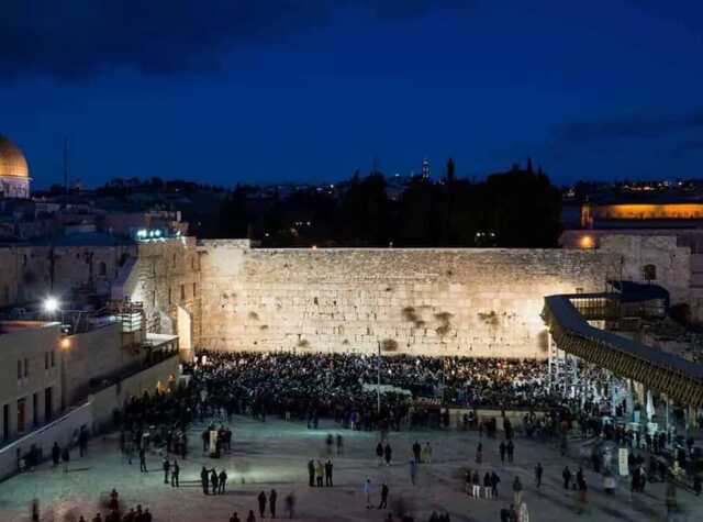 У Єрусалимі невідомий відкрив вогонь по людях біля Стіни Плачу: є поранені