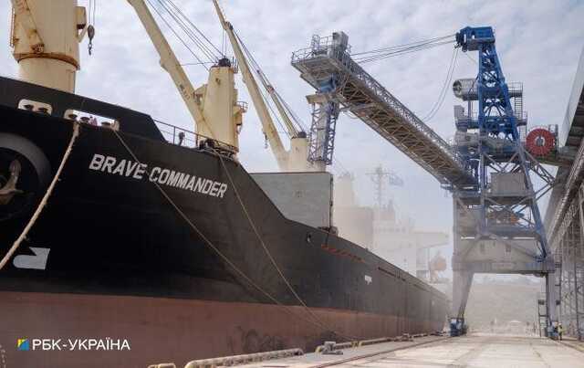 У порту "Південний" завантажили зерно на судно до Африки