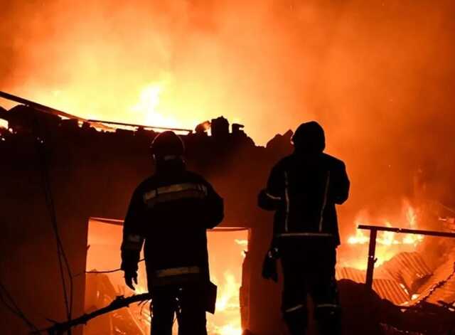 На Донеччині окупанти обстріляли рятувальників, які гасили пожежу: є поранені