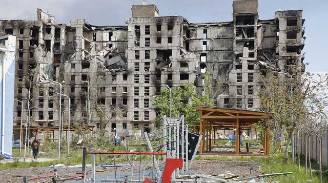 Оккупанты начали строить фортификационные сооружения в Мариуполе