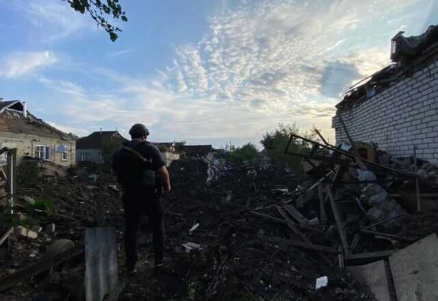 Оккупанты ударили по частному дому в Торецке: ранена семья с ребенком