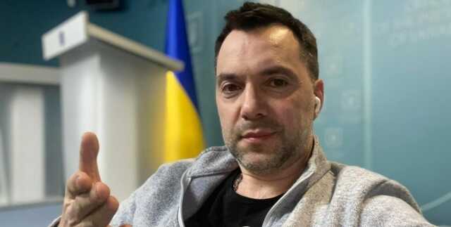 "Я тр@хну всіх, хто хвилюється": Арестович написав у фейсбук базовий сценарій свого життя