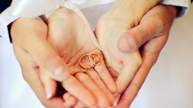 В Україні пропонують дозволити жінкам виходити заміж за кілька обранців