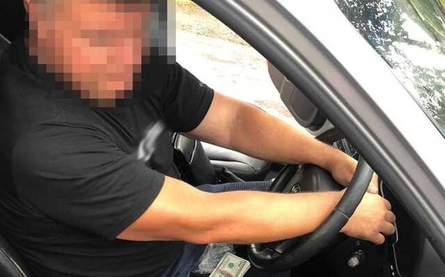 На Житомирщині викрили схему наживи на авто для армії