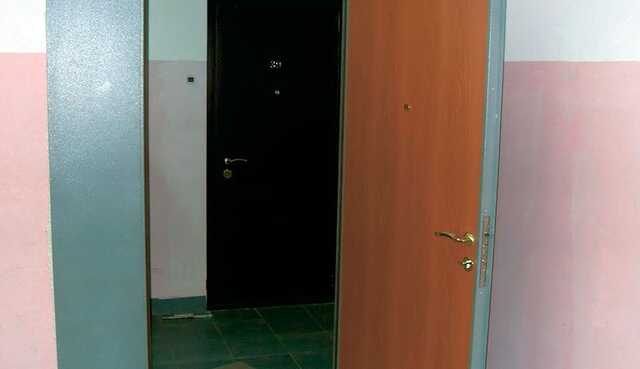 Після експертизи ДНК суд зобов’язав жительку Рівного вимити двері сусіда, які вона заплювала