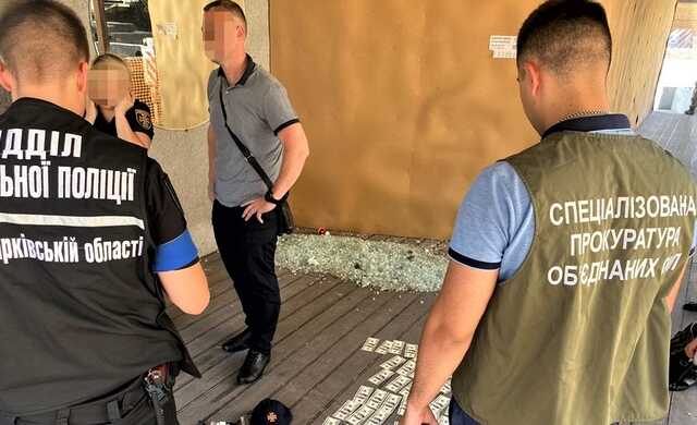 У Харкові науковий співробітник ВНЗ вимагав 12 тисяч доларів