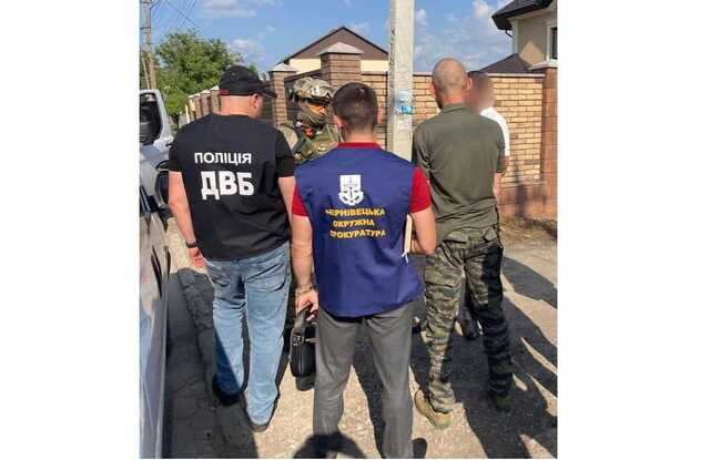 Голова чернівецької благодійної організації допомагав ухилятися від призову