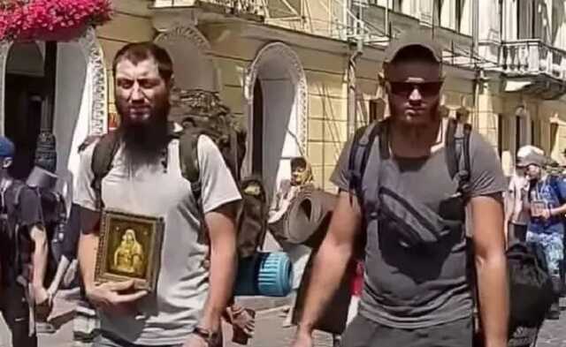 На Хмельнитчине устроили "крестный ход" российской церкви с триколором в руках