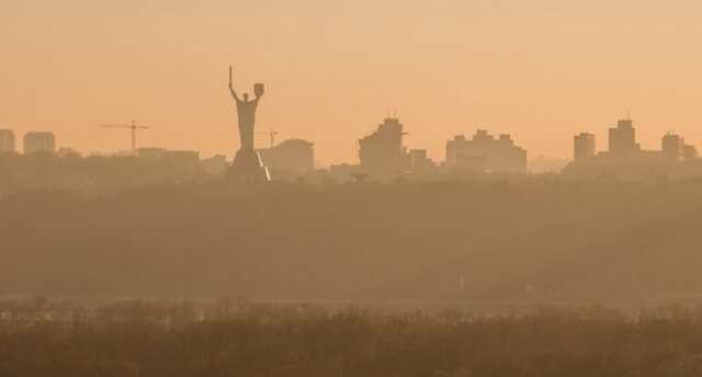 Смог у Києві зникне лише завтра: названо причину