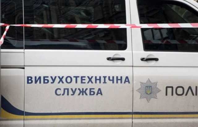 У Києві чоловік погрожує влаштувати вибух у багатоповерхівці на Виноградарі