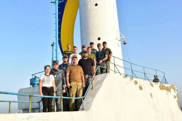 На Воронцовському маяку в Одесі розгорнули 18-метровий прапор України