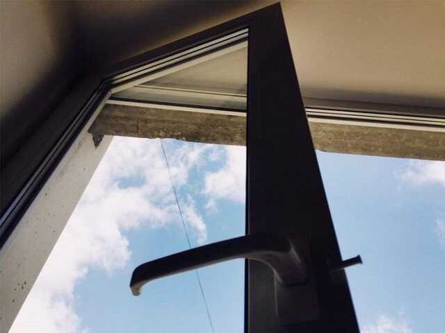 У Дніпрі жінка посварилася з чоловіком і вистрибнула з балкона