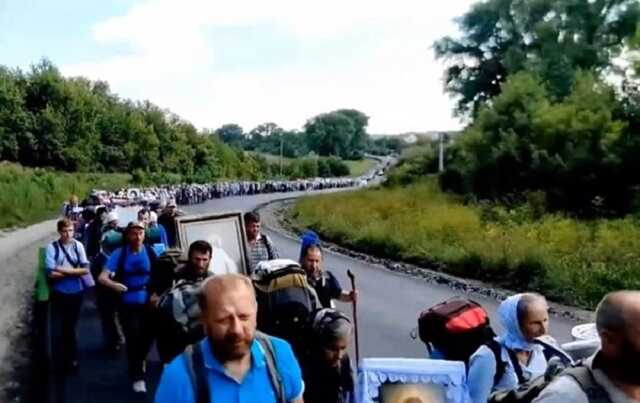 Тисячі вірян УПЦ МП, порушуючи заборону, йдуть до Почаєва, - ОВА