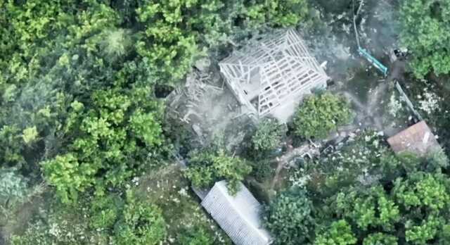 Захисники України на Харківщині знищили ворожий склад із БК та десятки загарбників