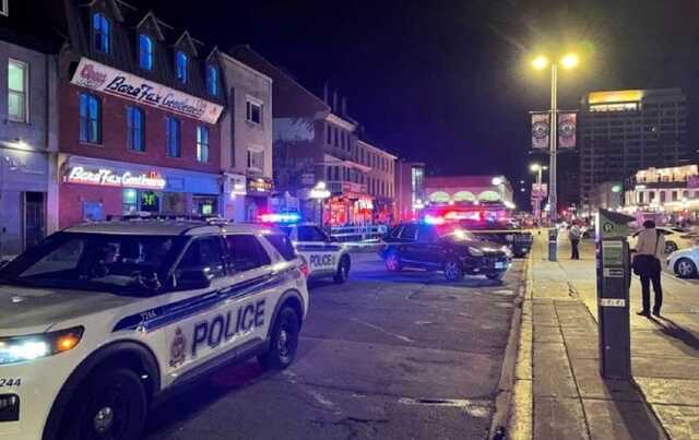 В центре Оттавы неизвестный открыл стрельбу