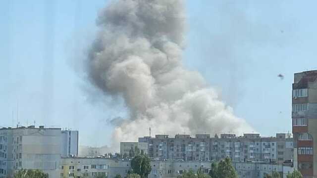 В сети появилось видео пожара в Новой Каховке после обстрела