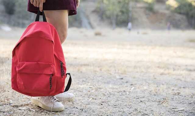 Полиция рассказала, что должно быть в рюкзаке школьника на случай воздушной тревоги
