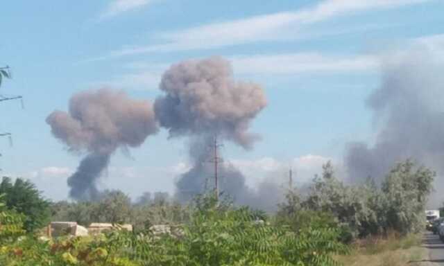 У Каховці влаштували чергову серію "бавовни": детонують ворожі боєприпаси, видно дим