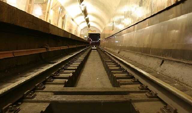 У Києві відновили рух червоною гілкою метро після падіння чоловіка під потяг