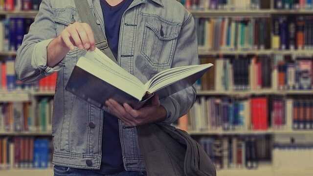 Кабмін досі не вирішив питання з виїздом студентів за кордон