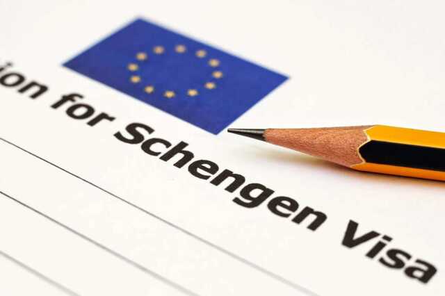 Росіяни зможуть отримувати візи до ЄС, але платити доведеться більше