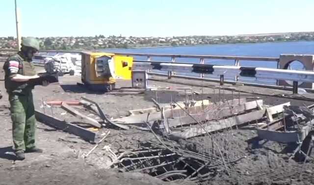 ВСУ "накрыли" колонну техники россиян на железнодорожном Антоновском мосту – соцсети