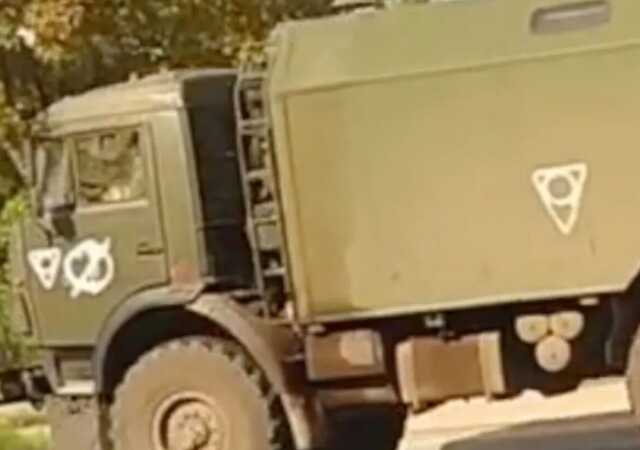 У Маріуполі зафіксували активне переміщення військової техніки з новими позначками