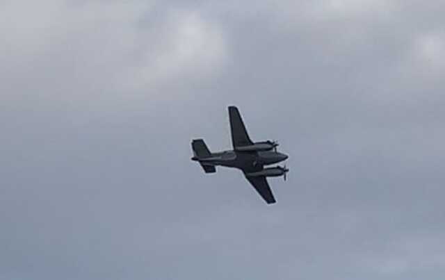 У США чоловік викрав літак і погрожує врізатися у супермаркет