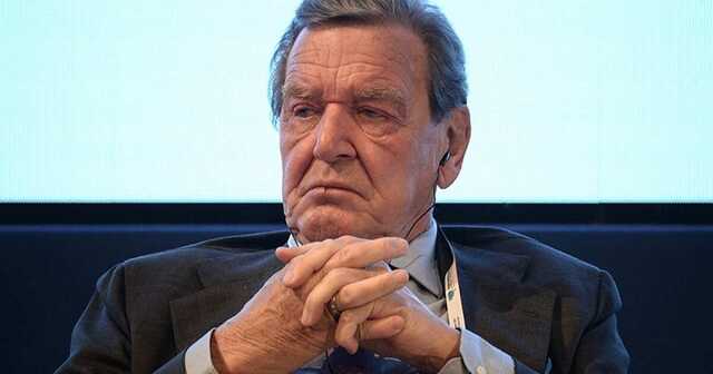 Шредер назвал идею вернуть Крым военным путем "бессмысленной"