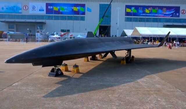 Китай презентував унікальний безпілотник, який здатний вражати винищувачі