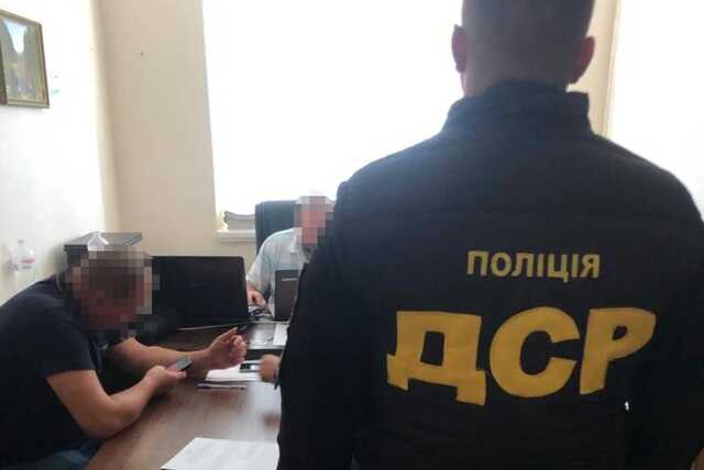 В Ужгороді на хабарі спіймали інспектора Укртрансбезпеки