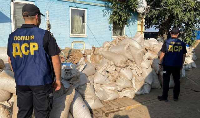 У Полтавській області закрили підпільний цех із виробництва цигарок