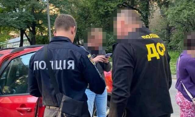 У Запоріжжі поліцейські затримали угруповання шахраїв