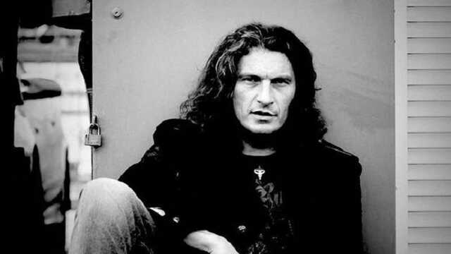 Мама Кузьмы Скрябина прокомментировала скандал с кражей его песни россиянином