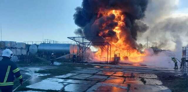 У Борисполі сталася пожежа на підприємстві, гасили пів дня