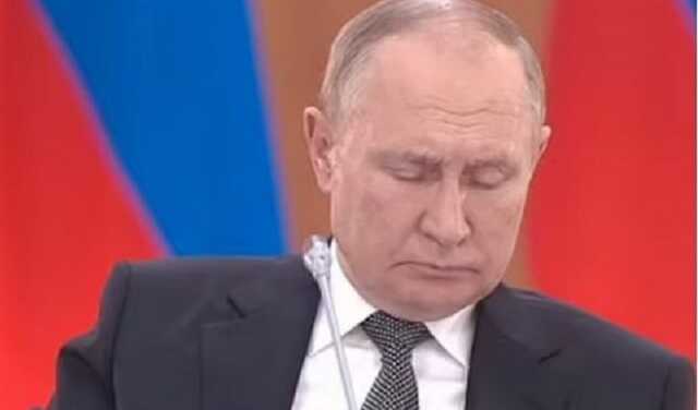 Старий розслабився: Путін задрімав на нараді з чиновниками