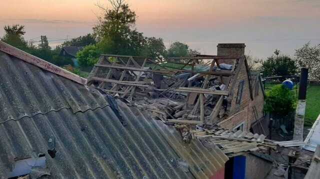 Обстреливая Днепропетровскую область оккупанты разрушили дома и кузницу