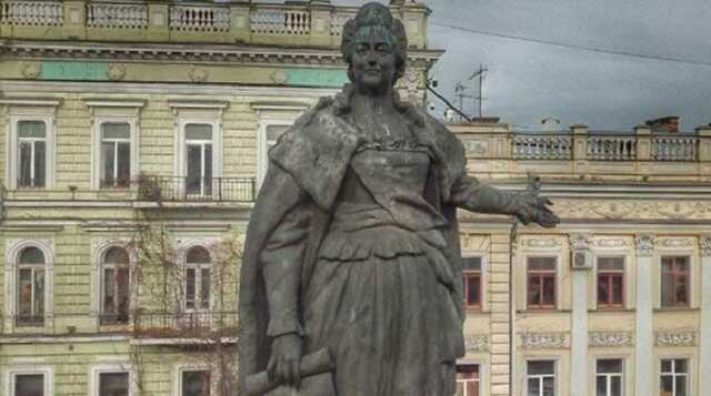 В Одесі пам’ятник Катерині ІІ розмалювали червоною фарбою