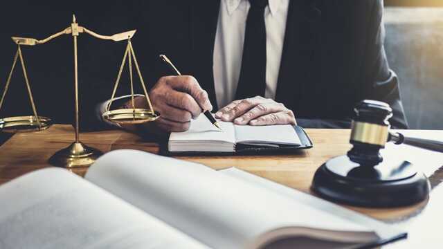 Українські адвокати носитимуть іменні футболки