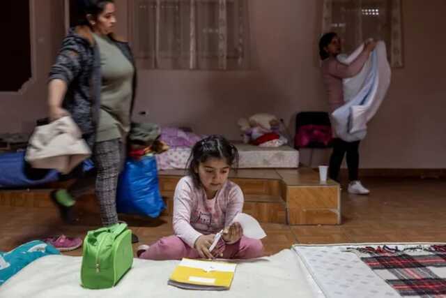 "Мы должны уйти": украинские беженцы в ЕС боятся зимой остаться без жилья