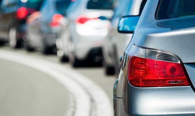 З початку війни 15% українців перестали їздити своїми автомобілями