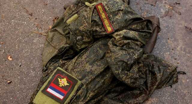 Житель Харківської області відкопав на своєму городі тіла п’ятьох російських солдатів