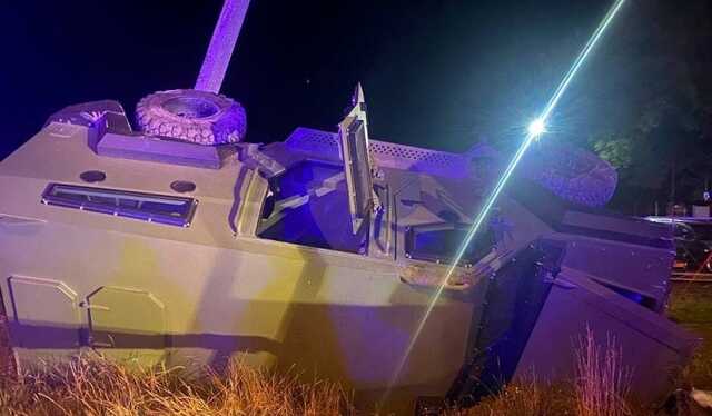 Під Бродами водій врізався у броньований автомобіль: загинуло четверо людей